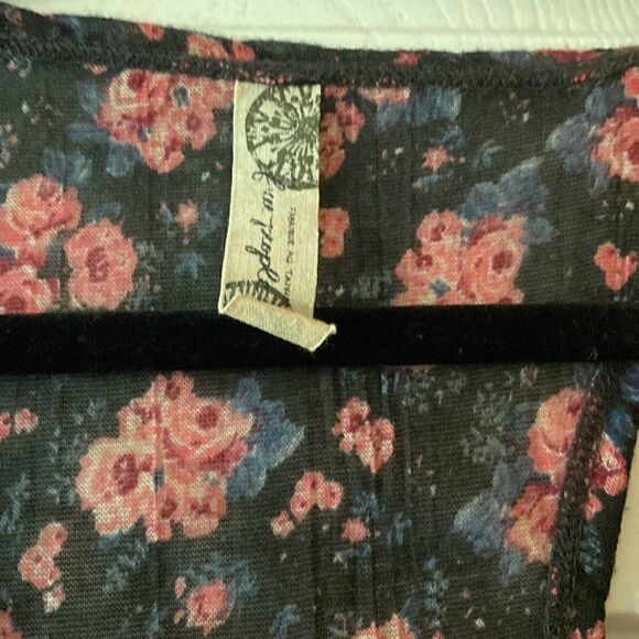 Free People Knotted Tank Top Racer Back Navy Blue Pink Flower Tank - Size Small - Picture 3 of 3